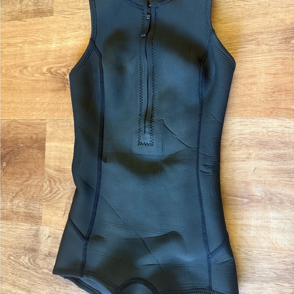 Patagonia Black Women's Wetsuit - Picture 4 of 6